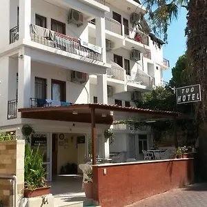 Tu\u011f Kuşadası